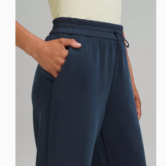 Softstreme High-Rise Straight Leg Crop True Navy 4 - Picture 4 of 13